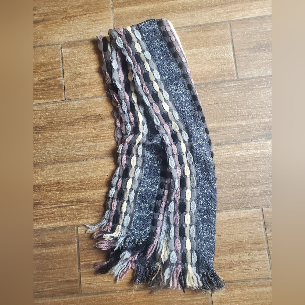 Kenzo Made in Italy Wool and Silk Scarf. - Picture 5 of 16